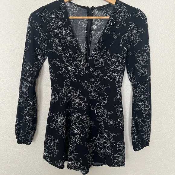 Forever 21 | Black and White Floral Romper - Picture 2 of 7